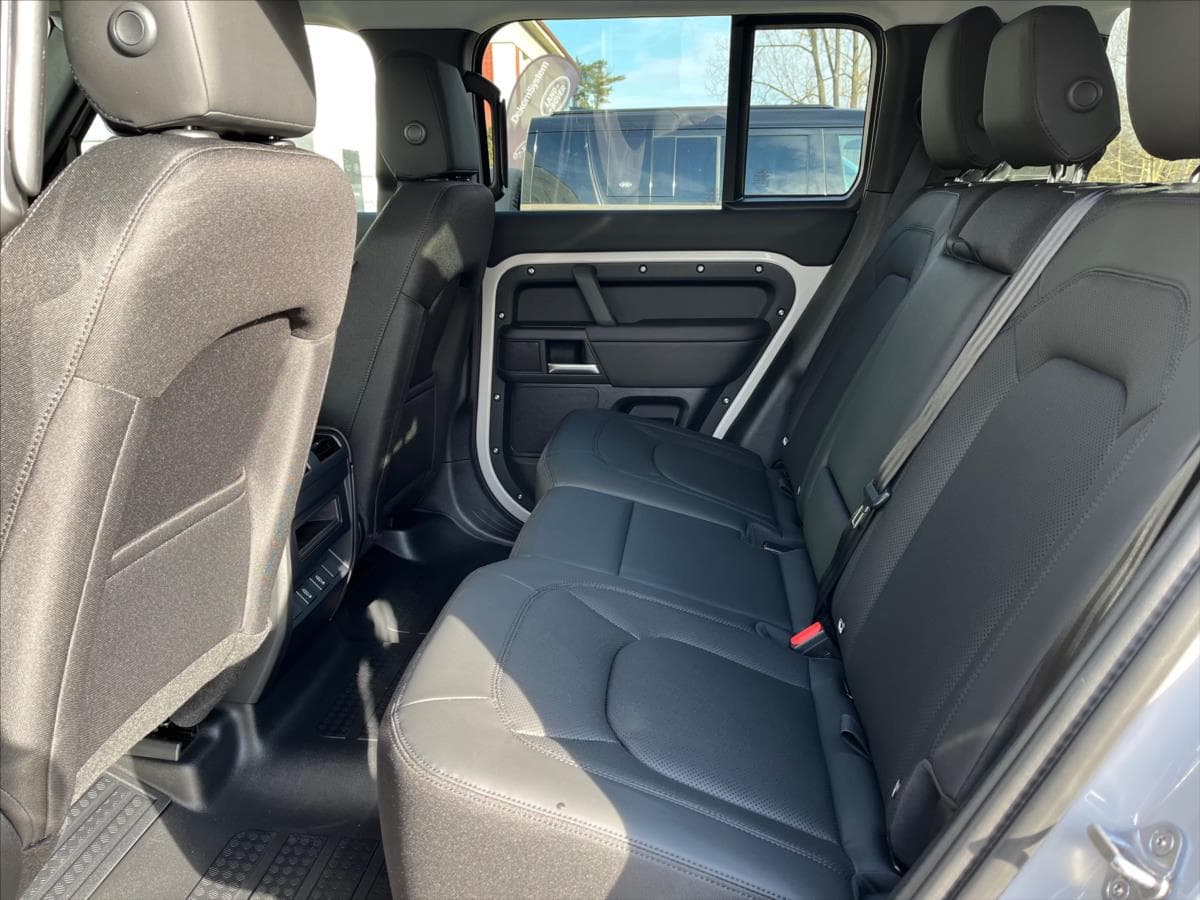 2026 Land Rover Defender - 15