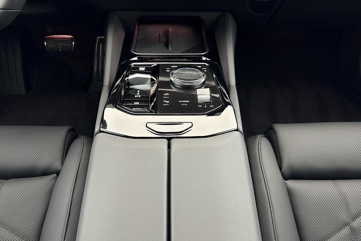 2025 BMW 5-Series - 10