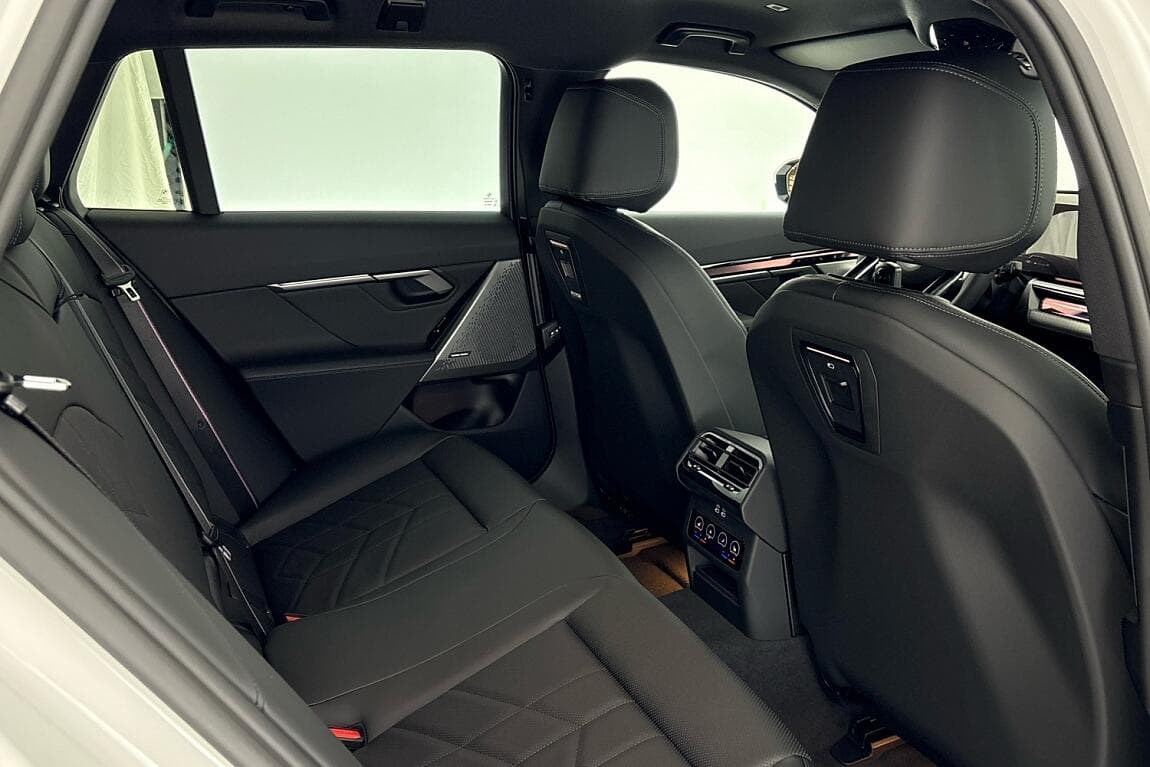 2025 BMW 5-Series - 11