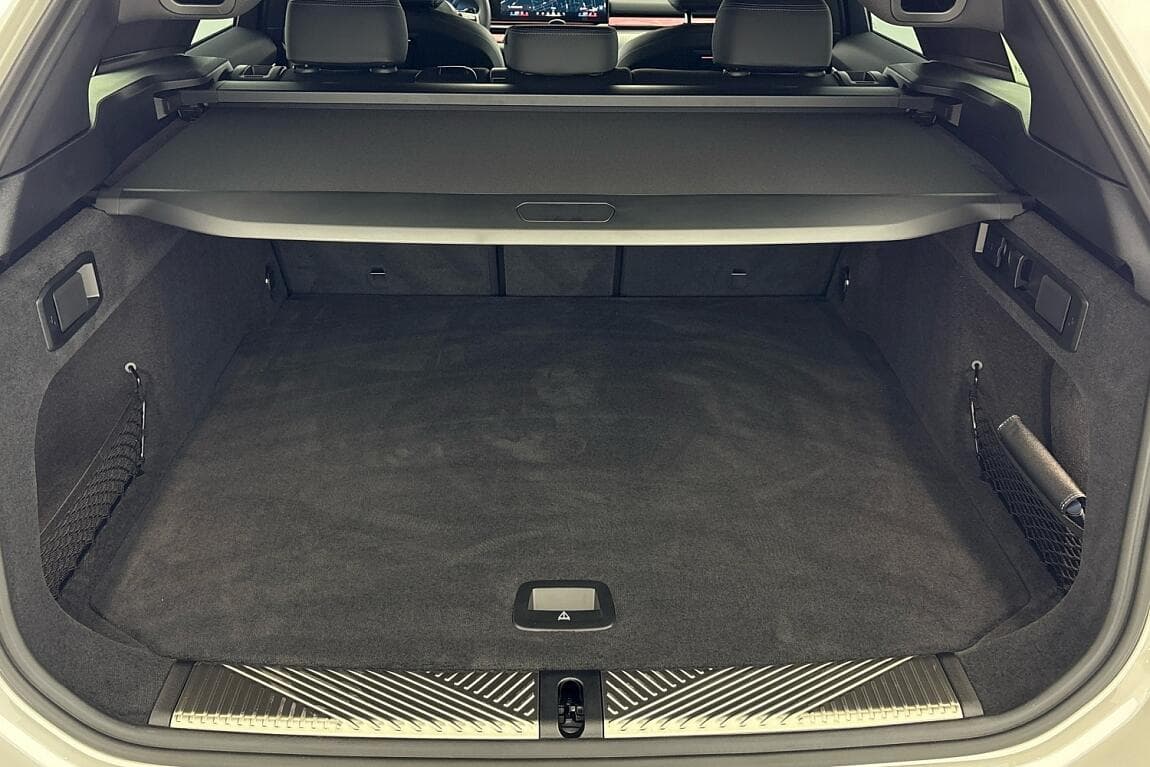 2025 BMW 5-Series - 12