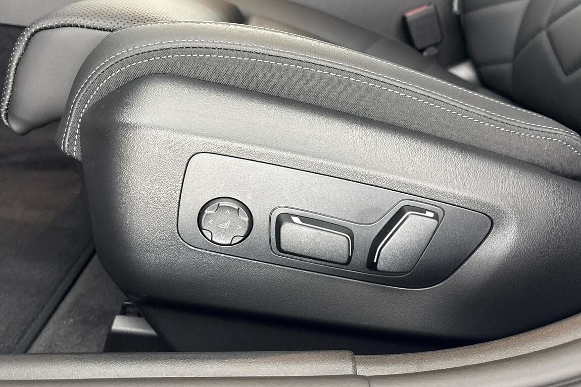 2025 BMW 5-Series - 14