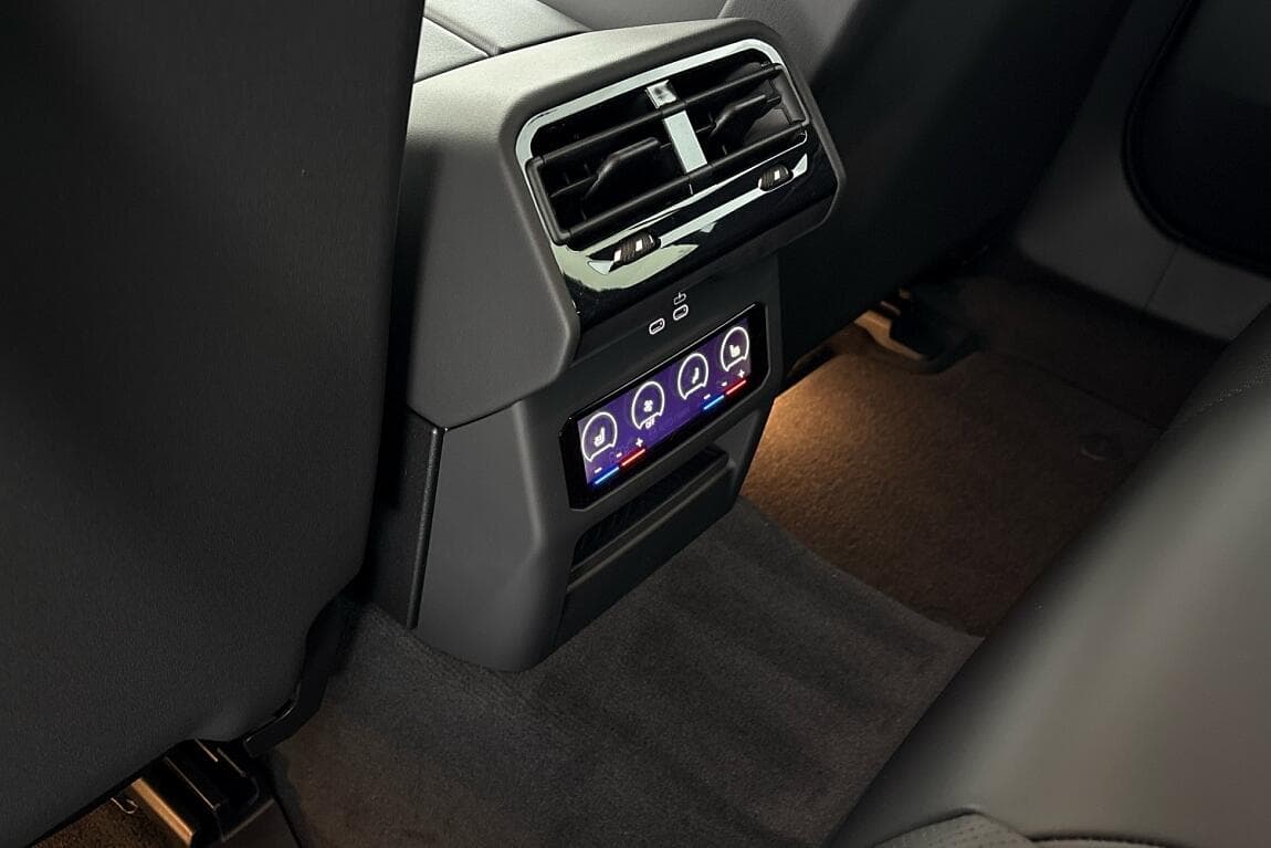 2025 BMW 5-Series - 16