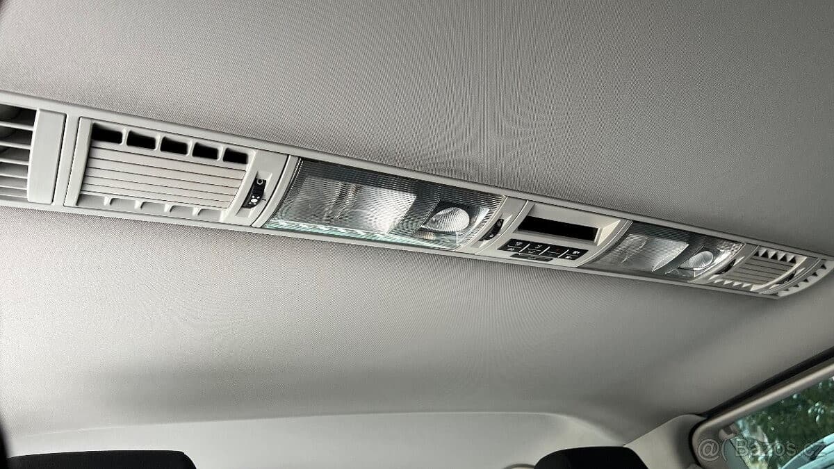 2017 Volkswagen Caravelle - 11