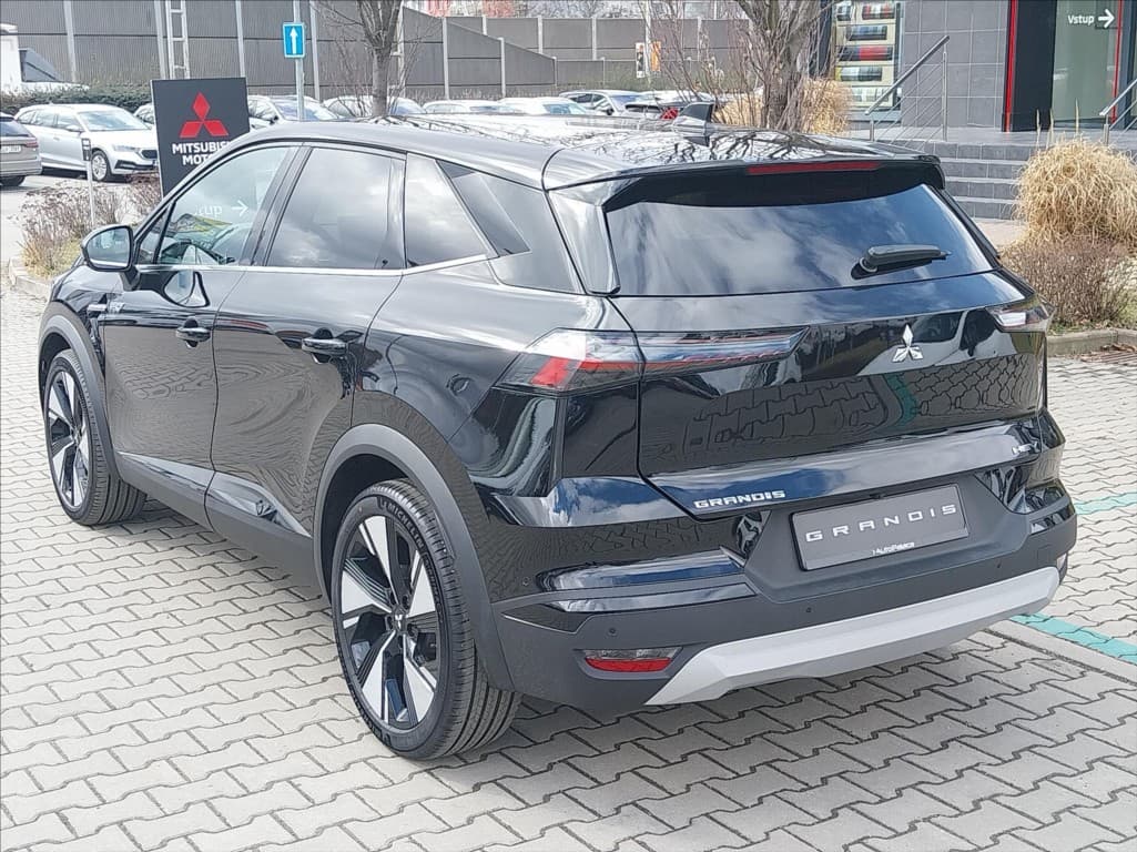 2025 Mitsubishi Grandis - 4