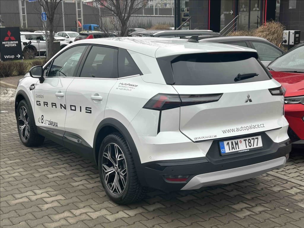 2025 Mitsubishi Grandis - 4