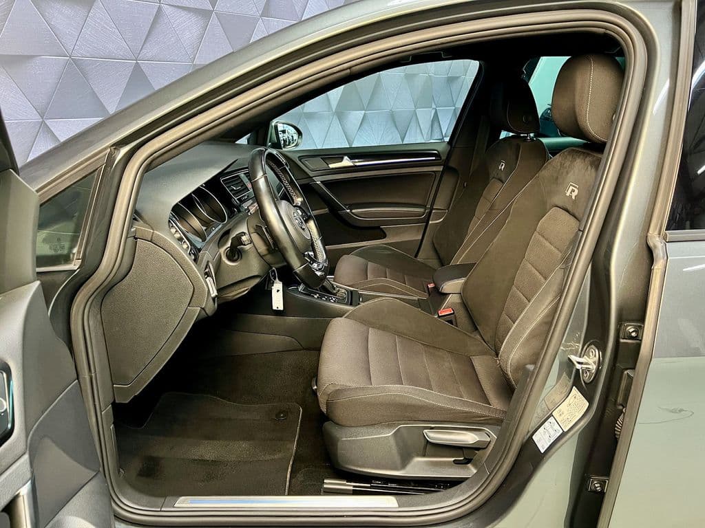 2019 Volkswagen Golf - 11