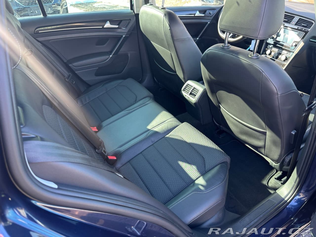 2015 Volkswagen Golf - 13