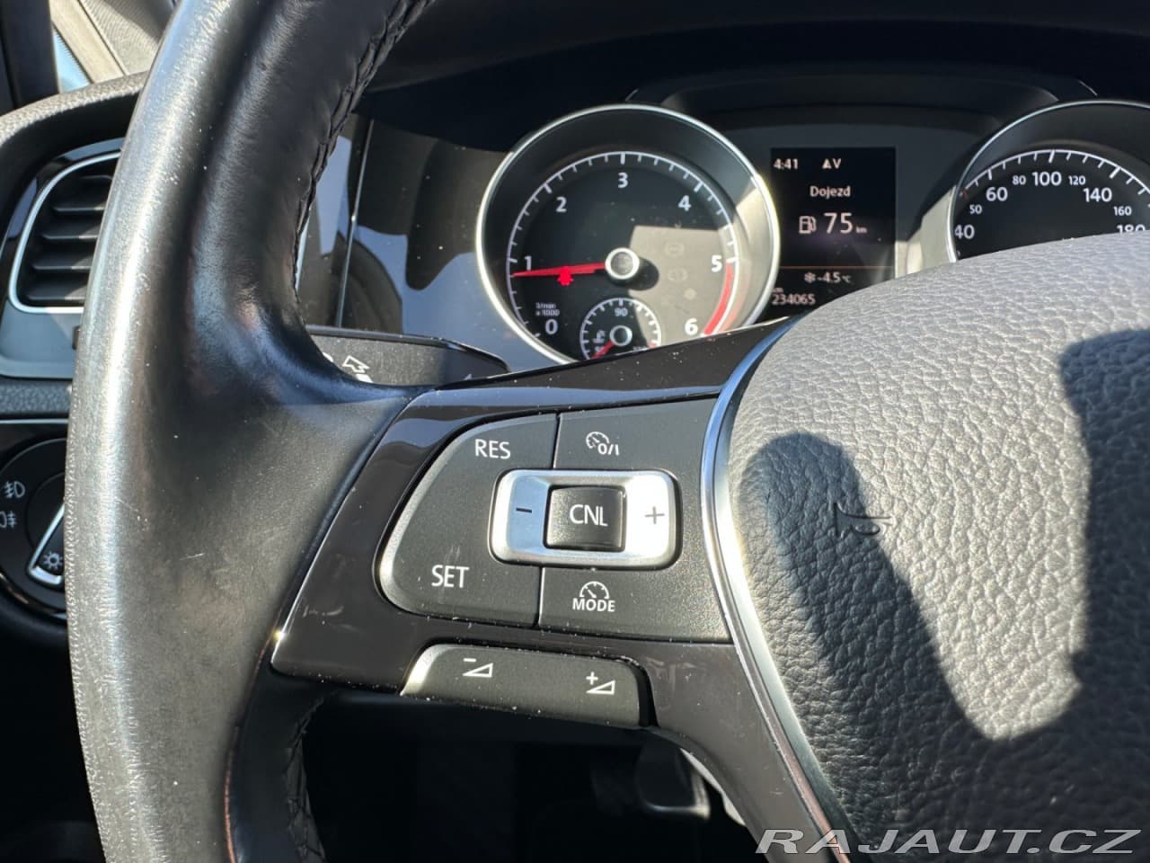 2015 Volkswagen Golf - 16