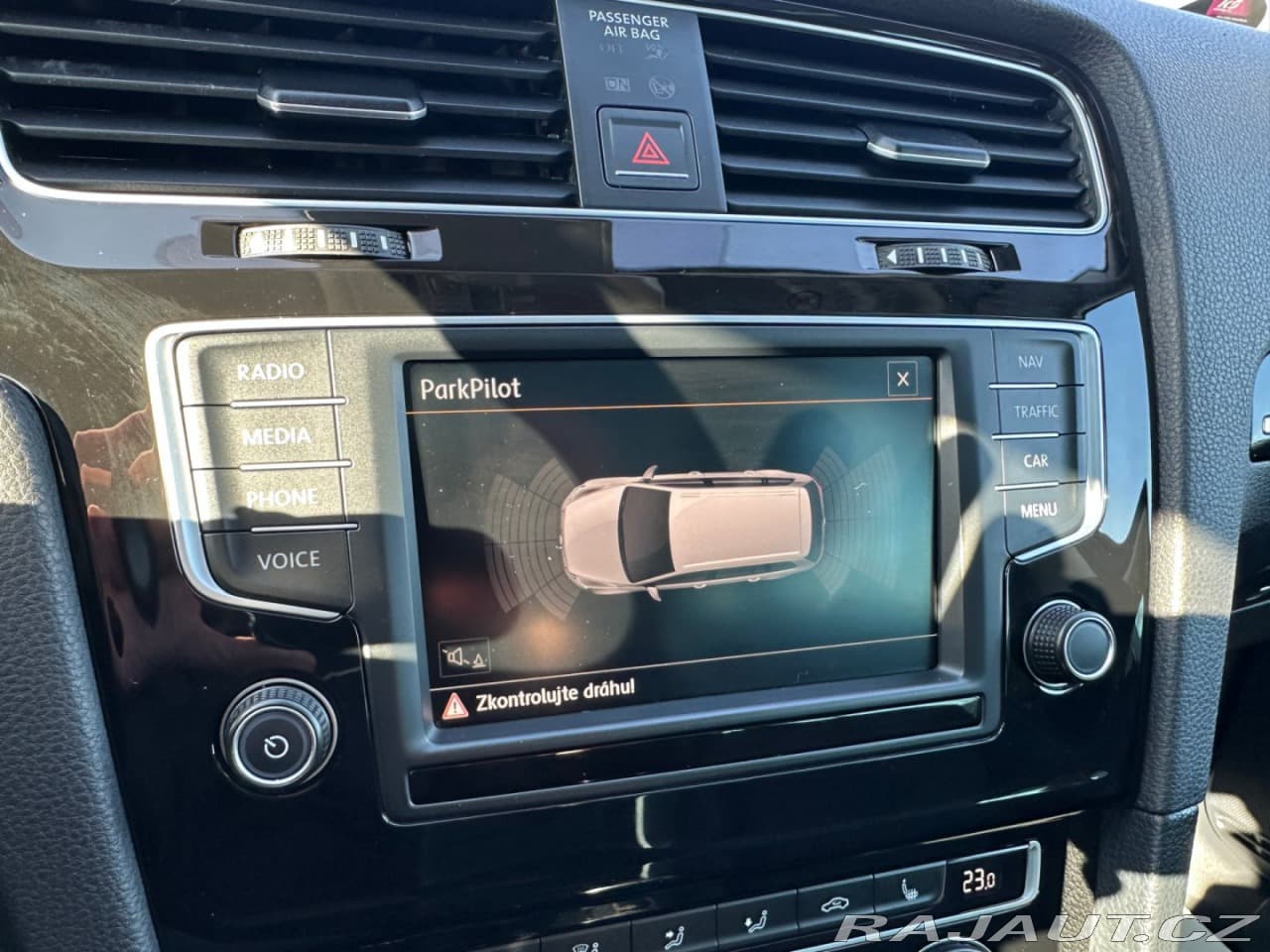 2015 Volkswagen Golf - 17