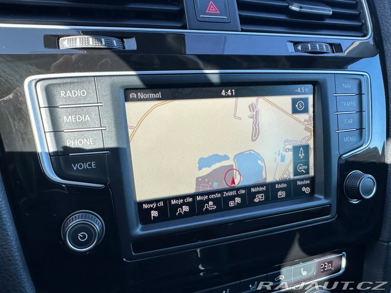 2015 Volkswagen Golf - 18