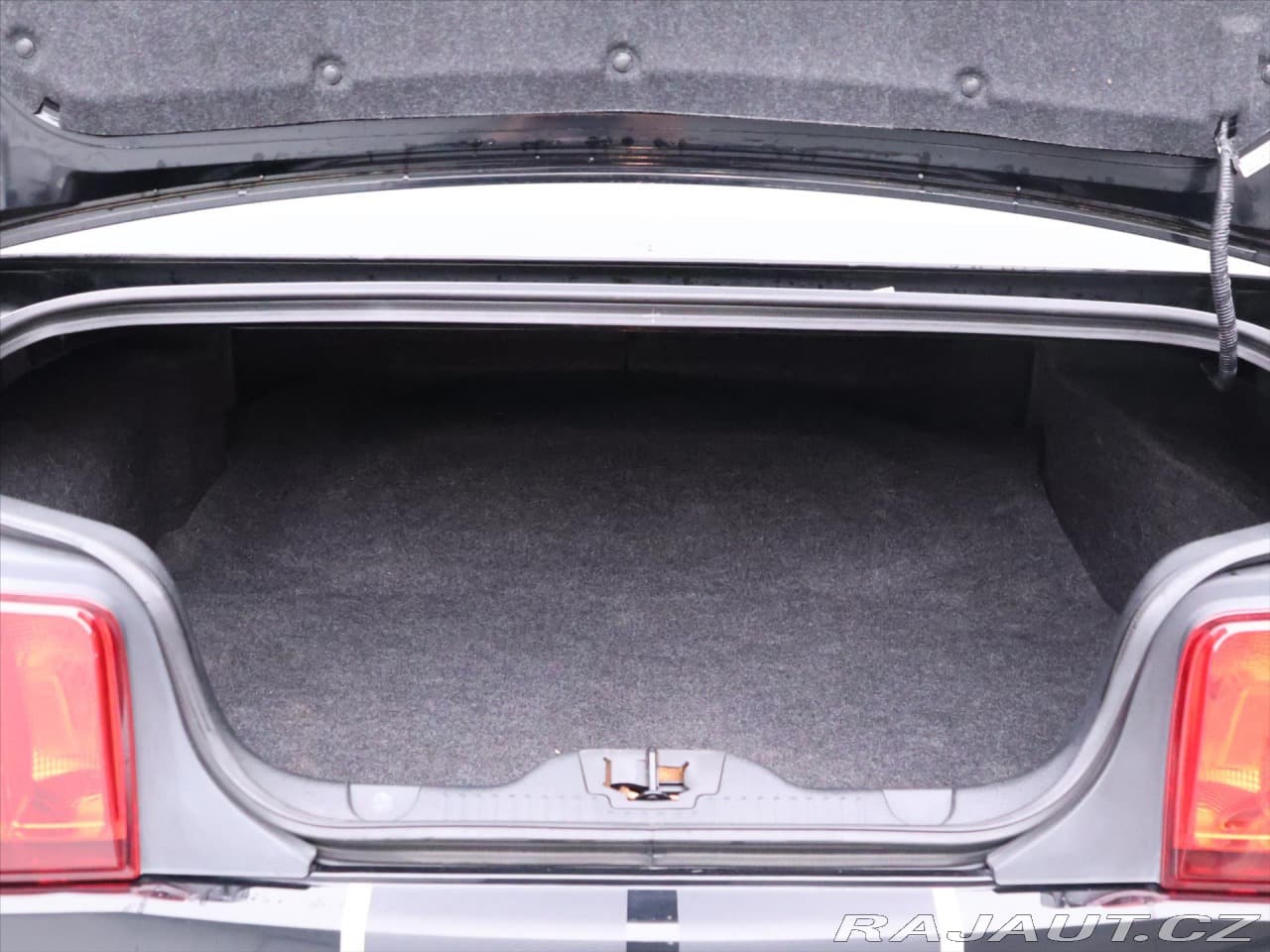 2011 Ford Mustang - 10