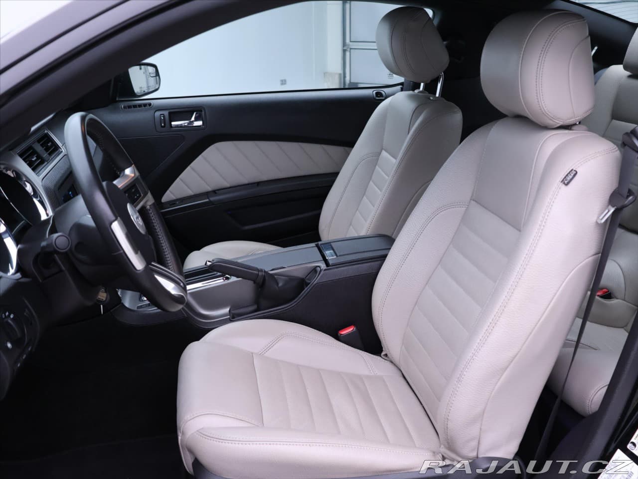 2011 Ford Mustang - 11