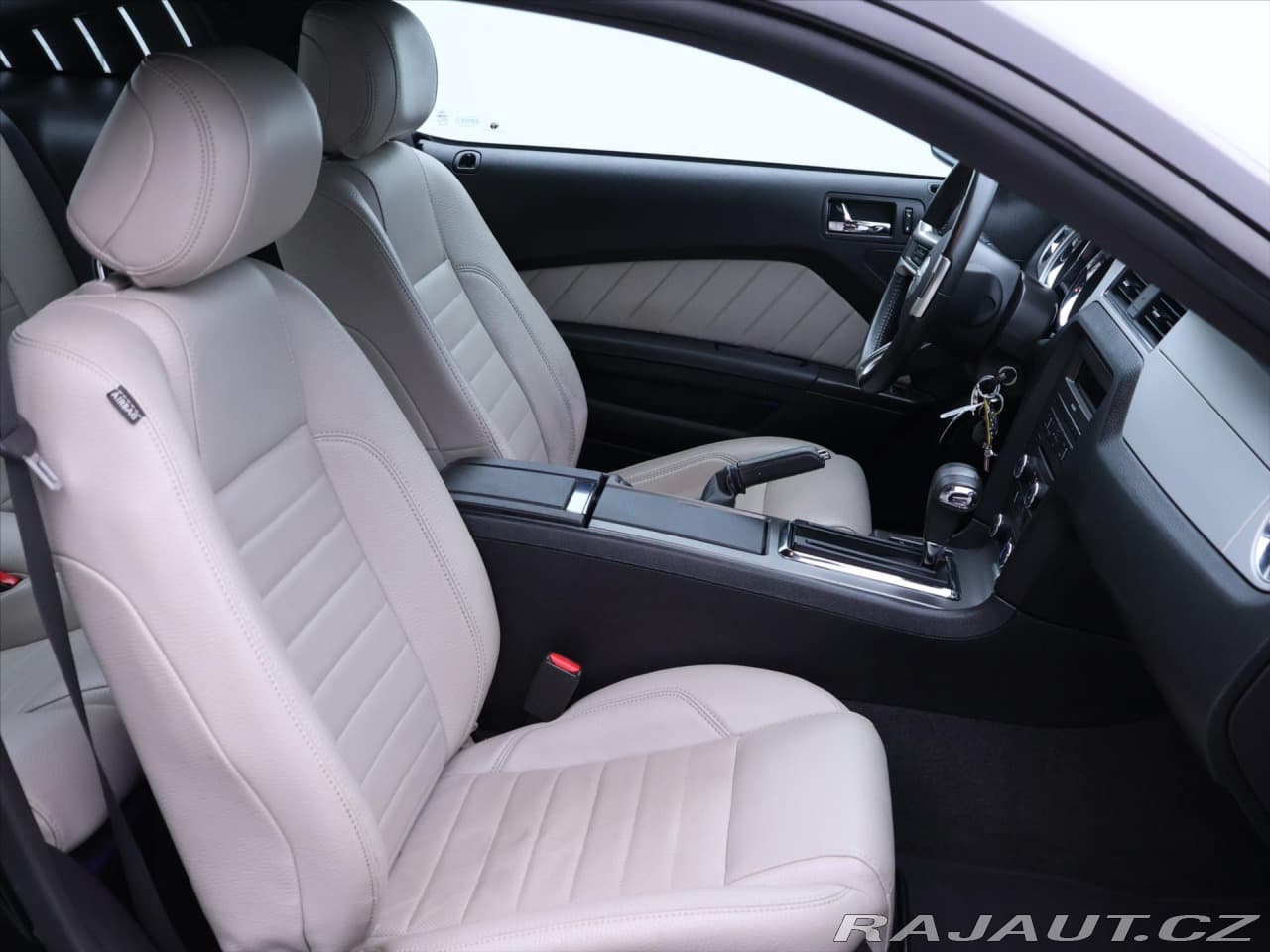 2011 Ford Mustang - 12