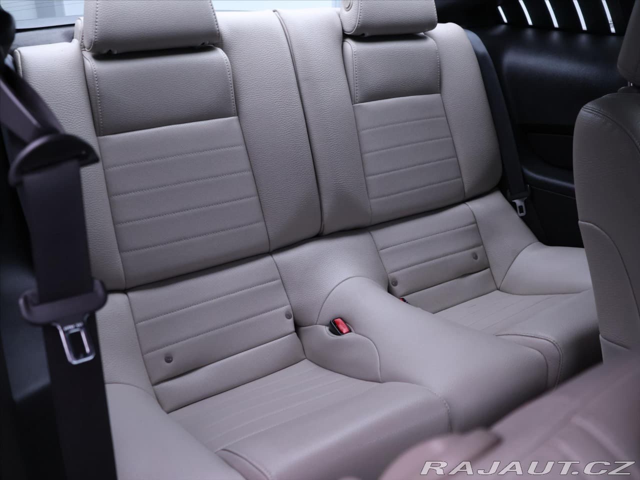 2011 Ford Mustang - 13