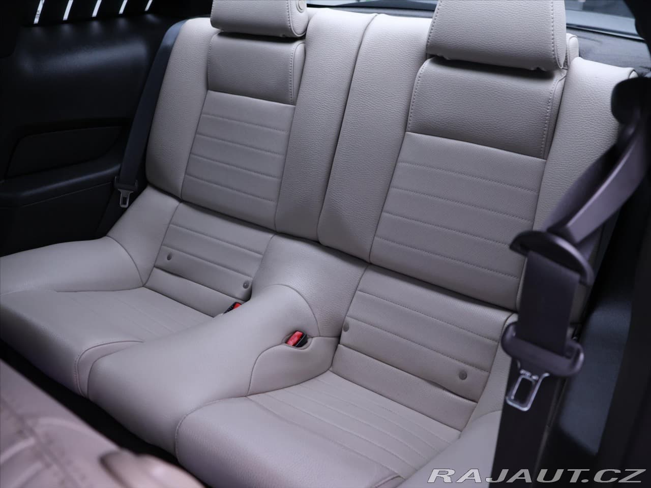 2011 Ford Mustang - 14