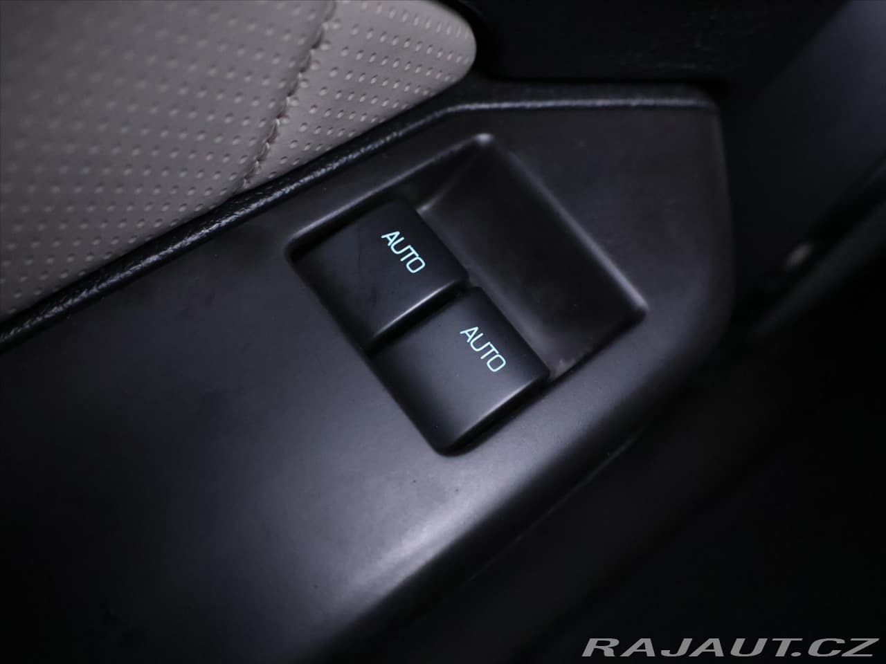 2011 Ford Mustang - 15