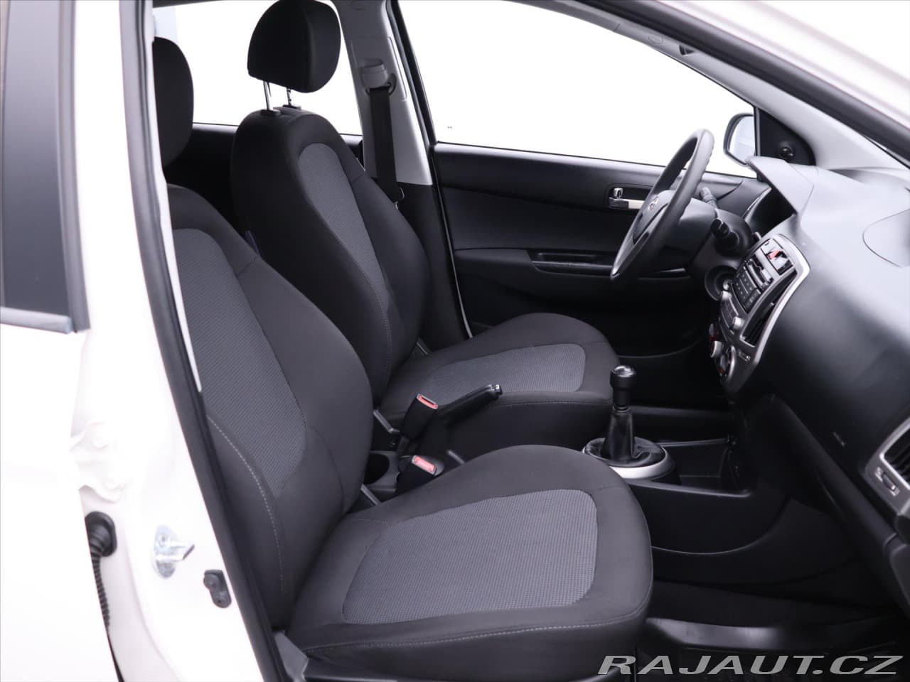 2013 Hyundai I20 - 11