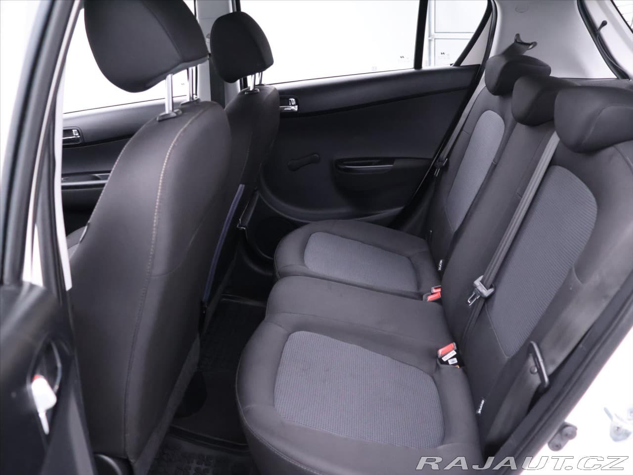 2013 Hyundai I20 - 12