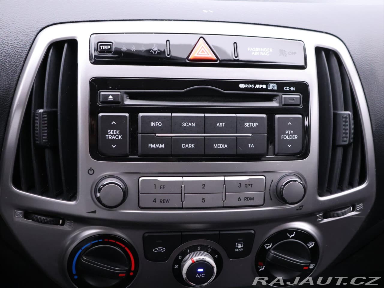 2013 Hyundai I20 - 18