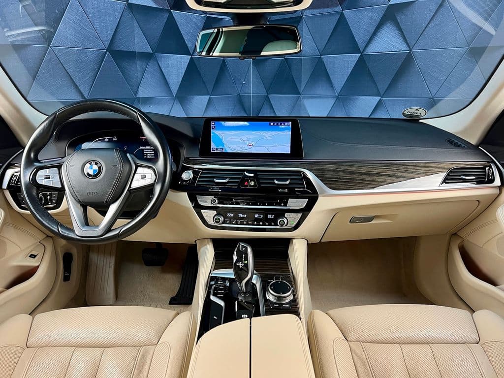 2020 BMW 5-Series - 10