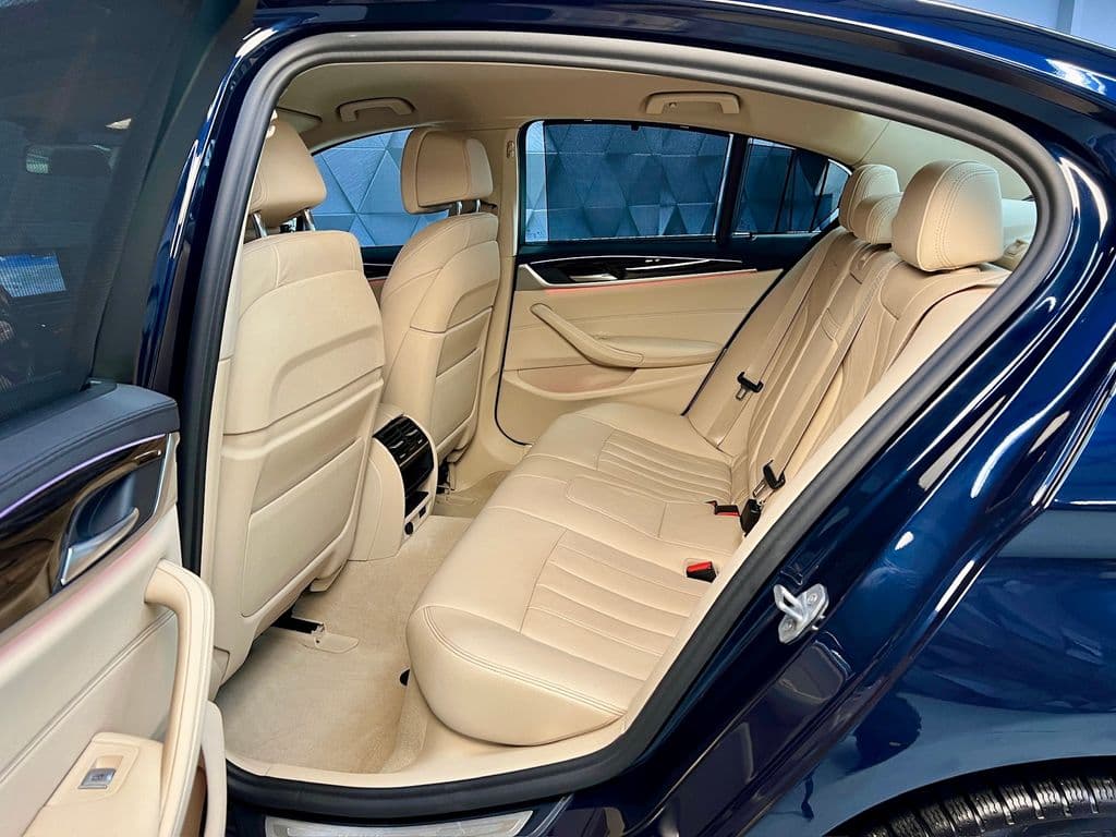 2020 BMW 5-Series - 12