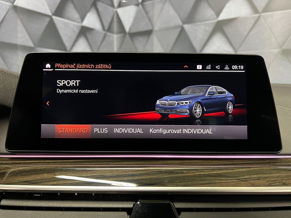 2020 BMW 5-Series - 16