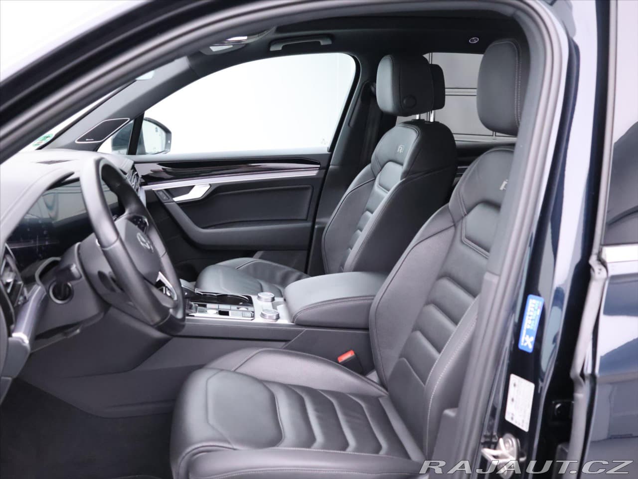 2021 Volkswagen Touareg - 11