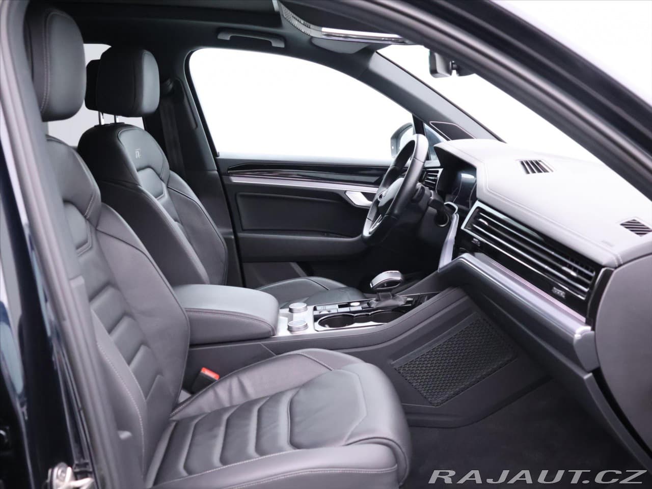 2021 Volkswagen Touareg - 12