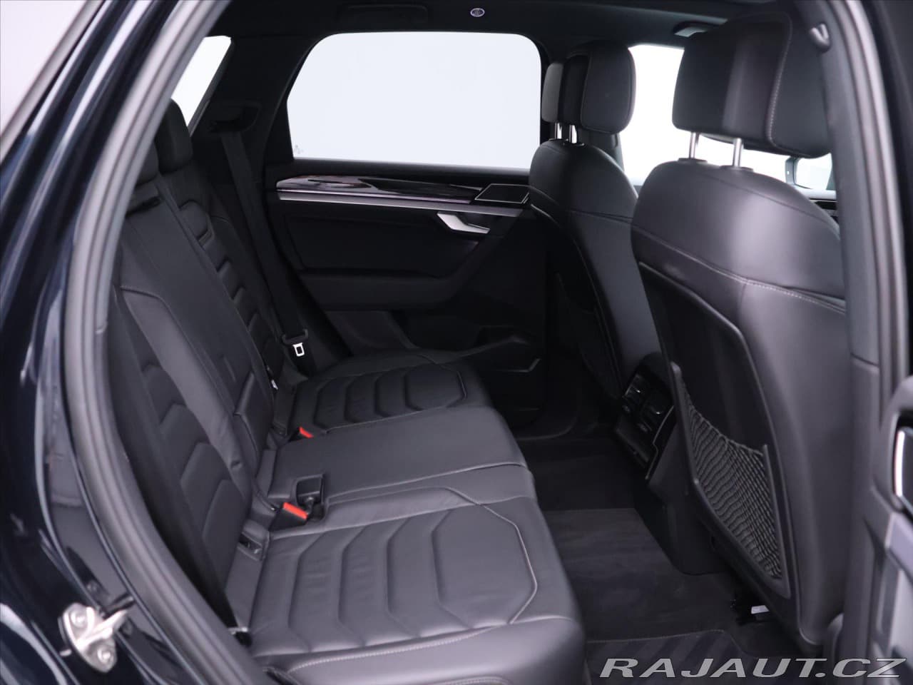 2021 Volkswagen Touareg - 13