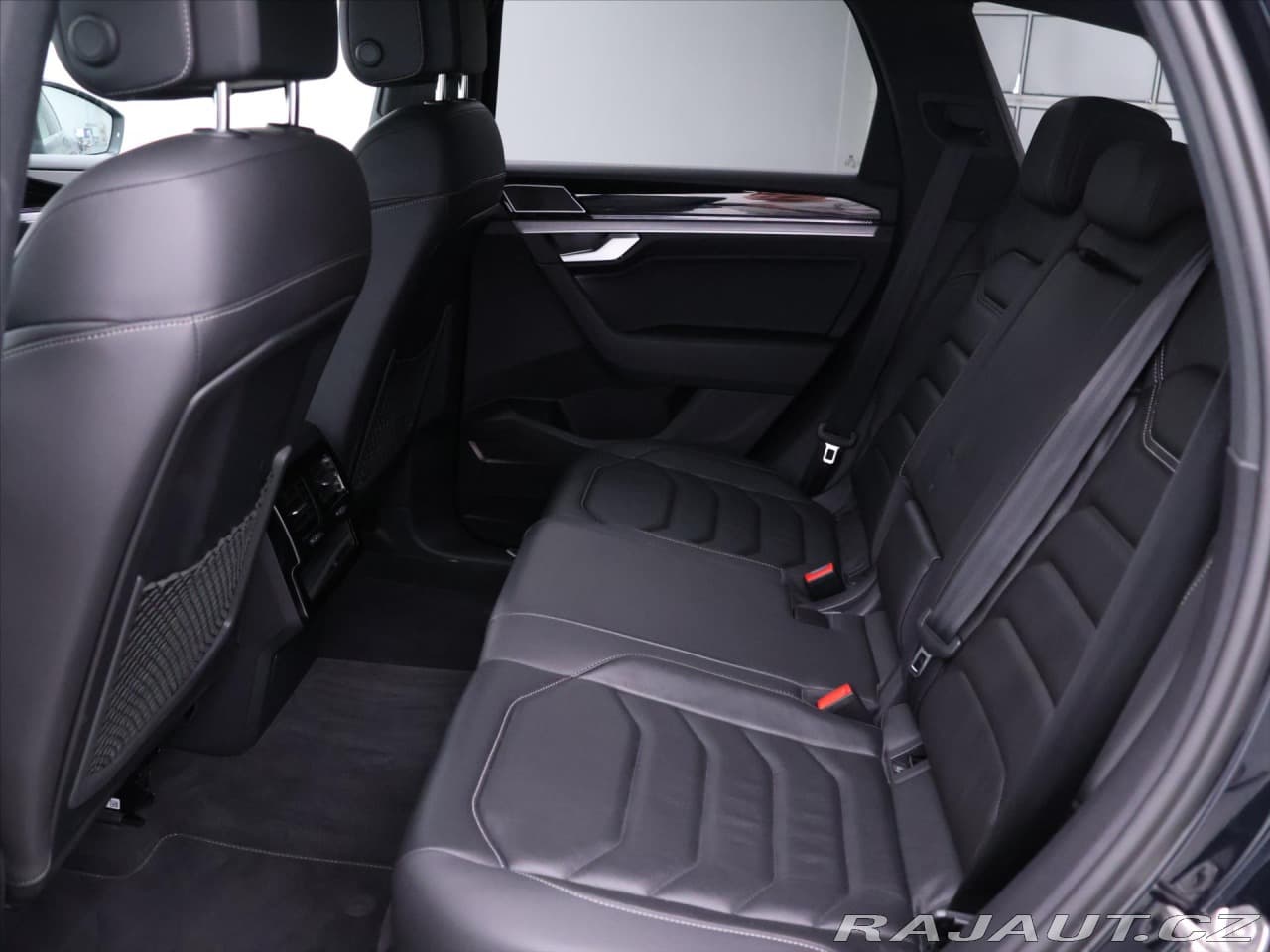 2021 Volkswagen Touareg - 14