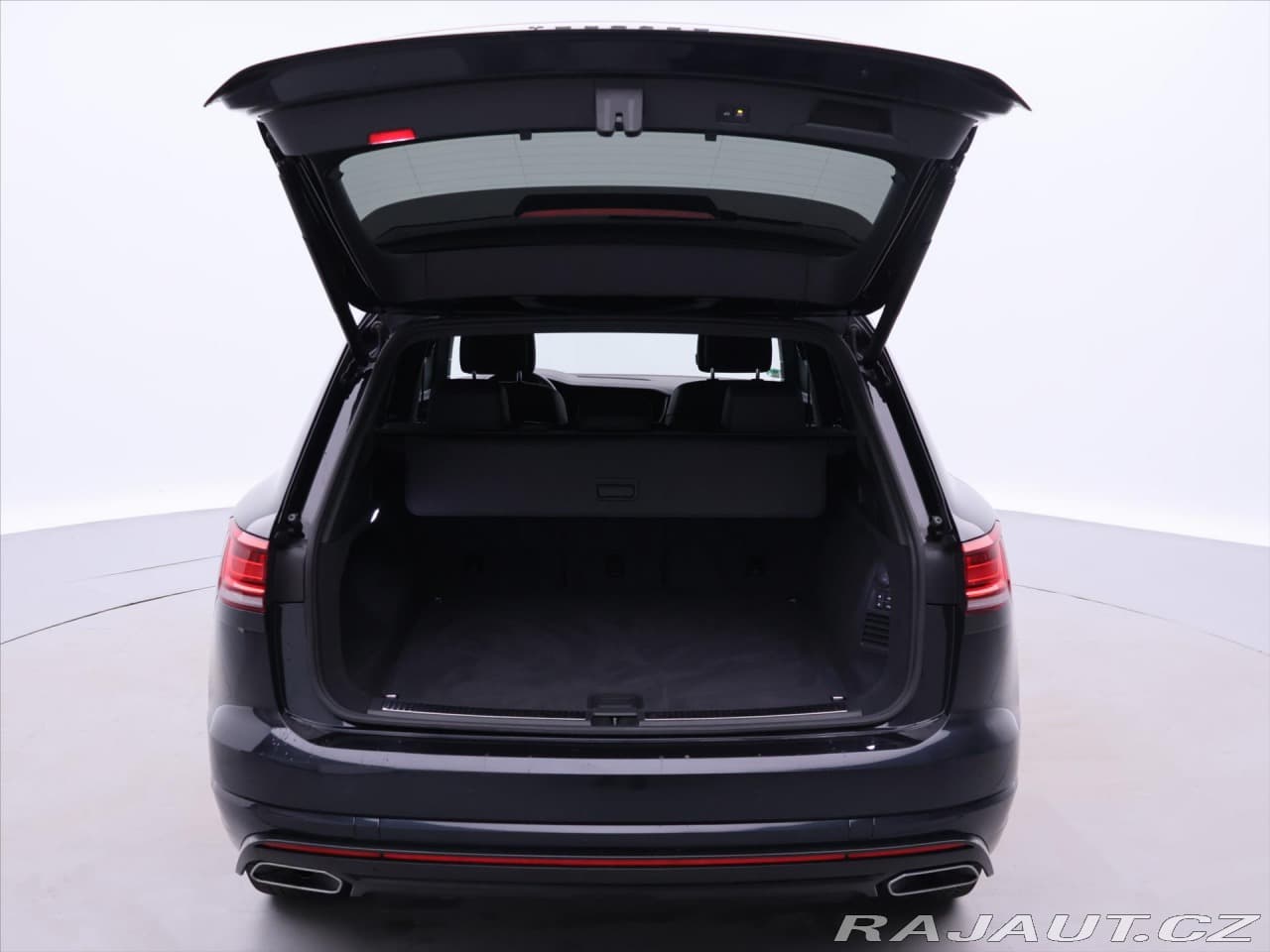 2021 Volkswagen Touareg - 9