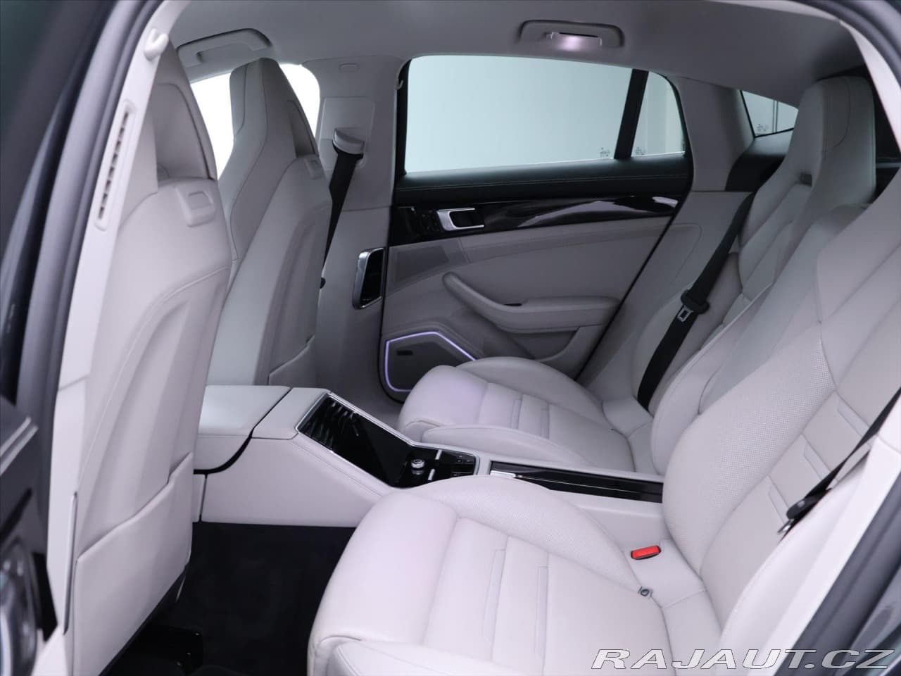 2017 Porsche Panamera - 14