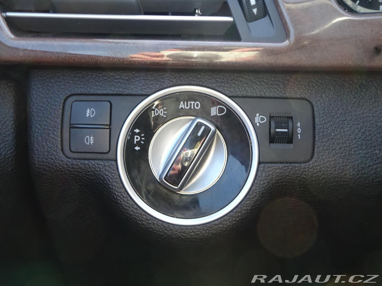 2011 Mercedes-Benz E-Class - 17