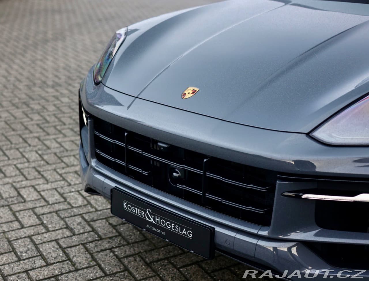 2025 Porsche Cayenne - 12