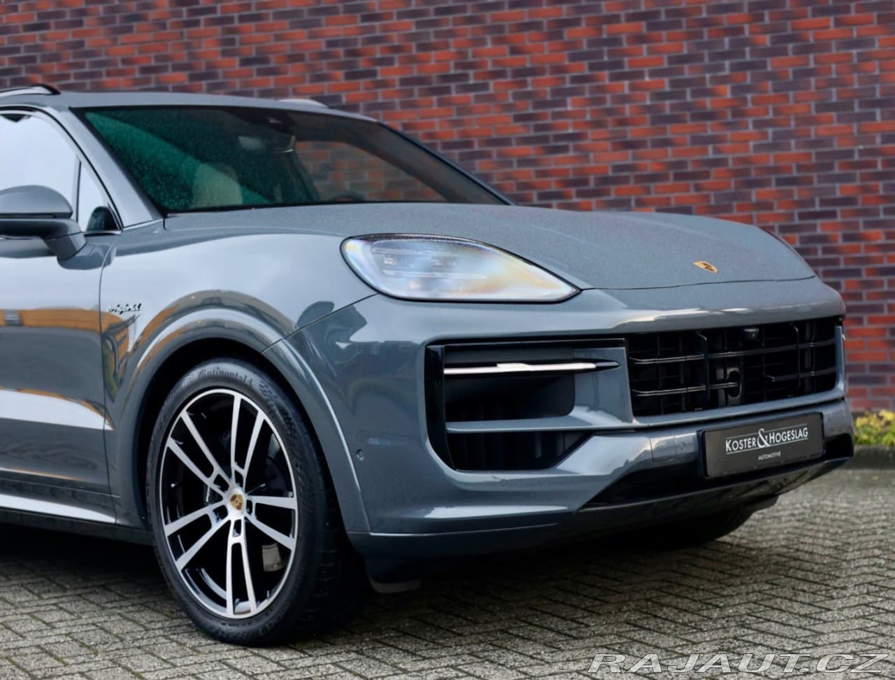 2025 Porsche Cayenne - 16