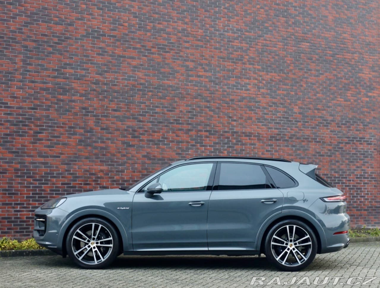 2025 Porsche Cayenne - 18