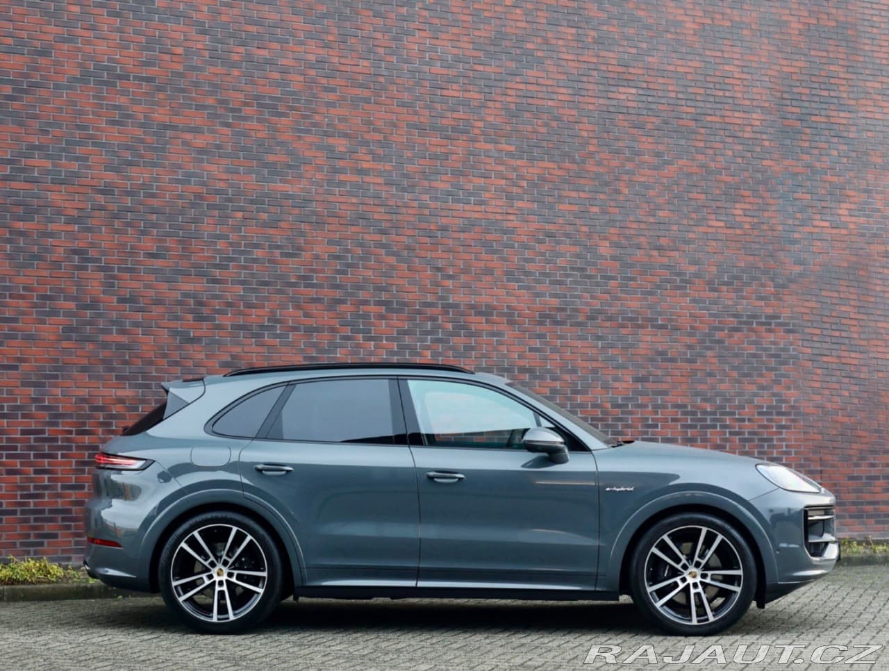 2025 Porsche Cayenne - 19