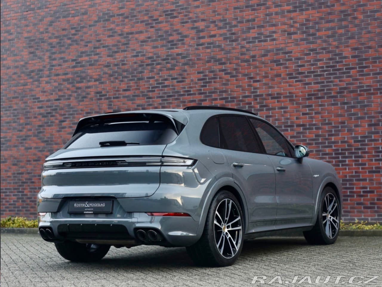2025 Porsche Cayenne - 8