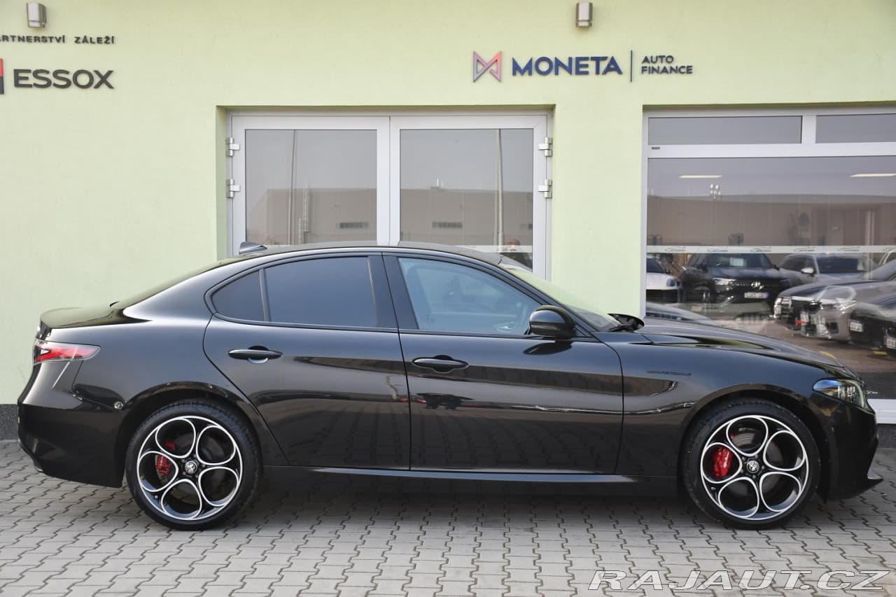 2023 Alfa Romeo Giulia - 12