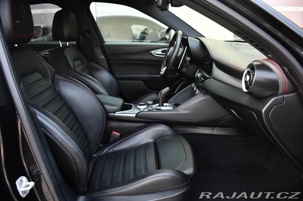 2023 Alfa Romeo Giulia - 17