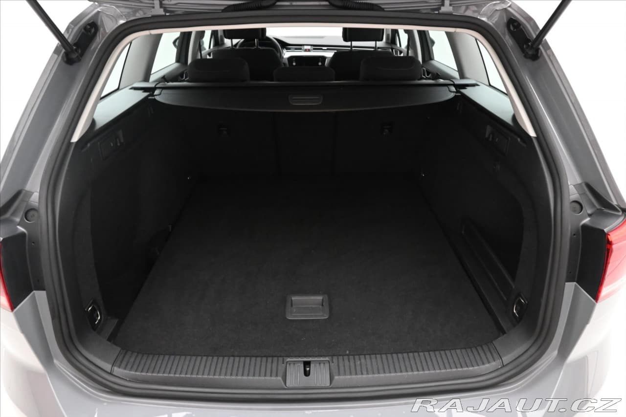 2022 Volkswagen Passat - 10