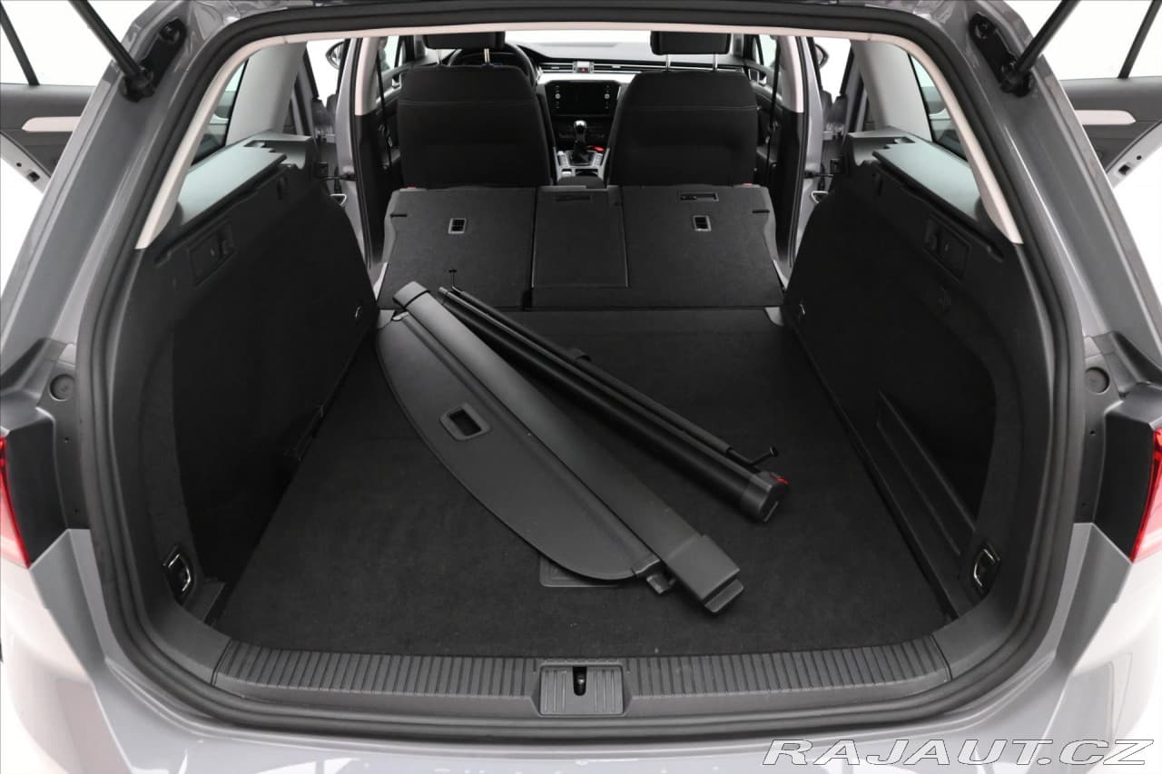 2022 Volkswagen Passat - 11