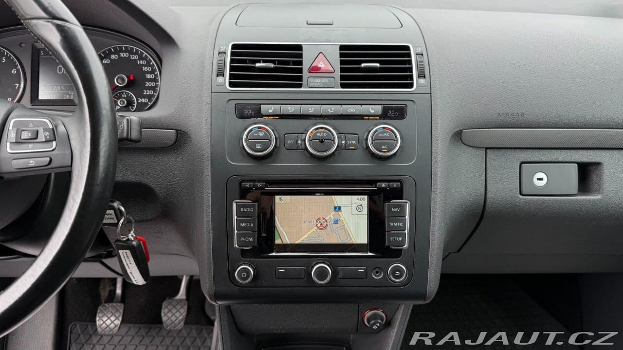 2012 Volkswagen Touran - 16