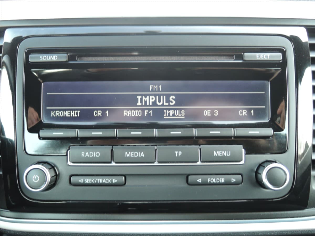 2012 Volkswagen Beetle - 17