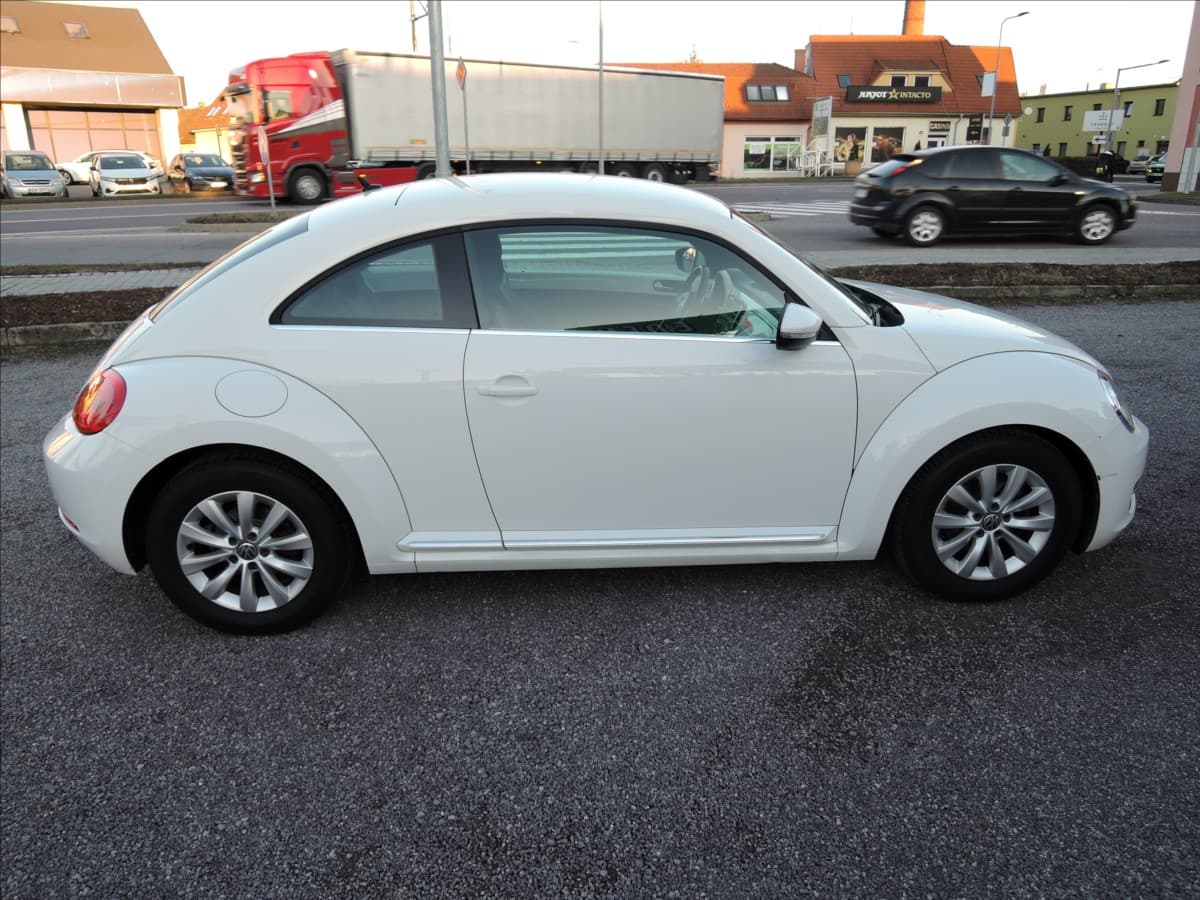 2012 Volkswagen Beetle - 5