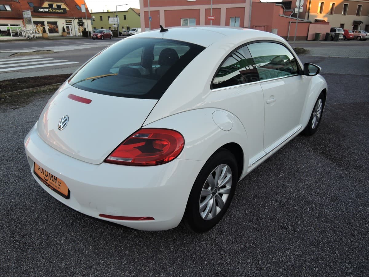 2012 Volkswagen Beetle - 6