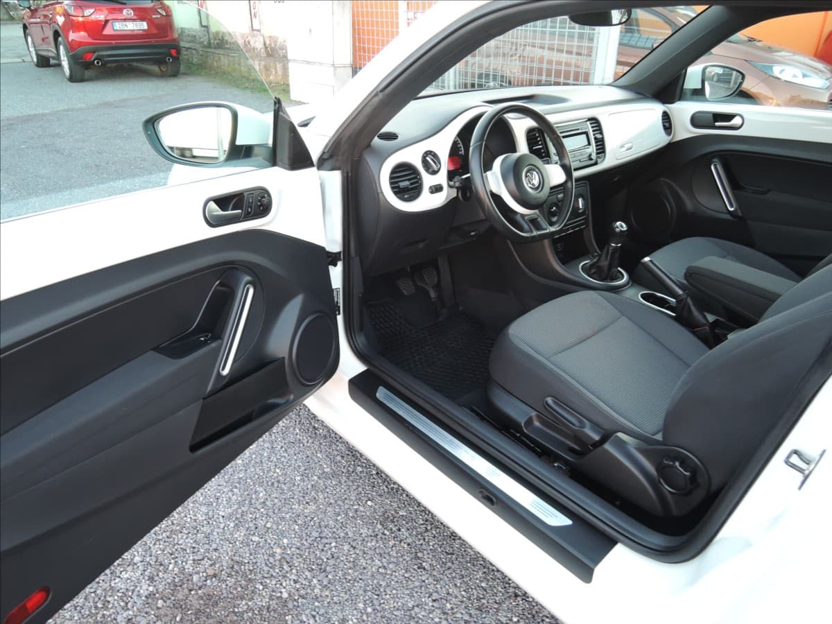 2012 Volkswagen Beetle - 8