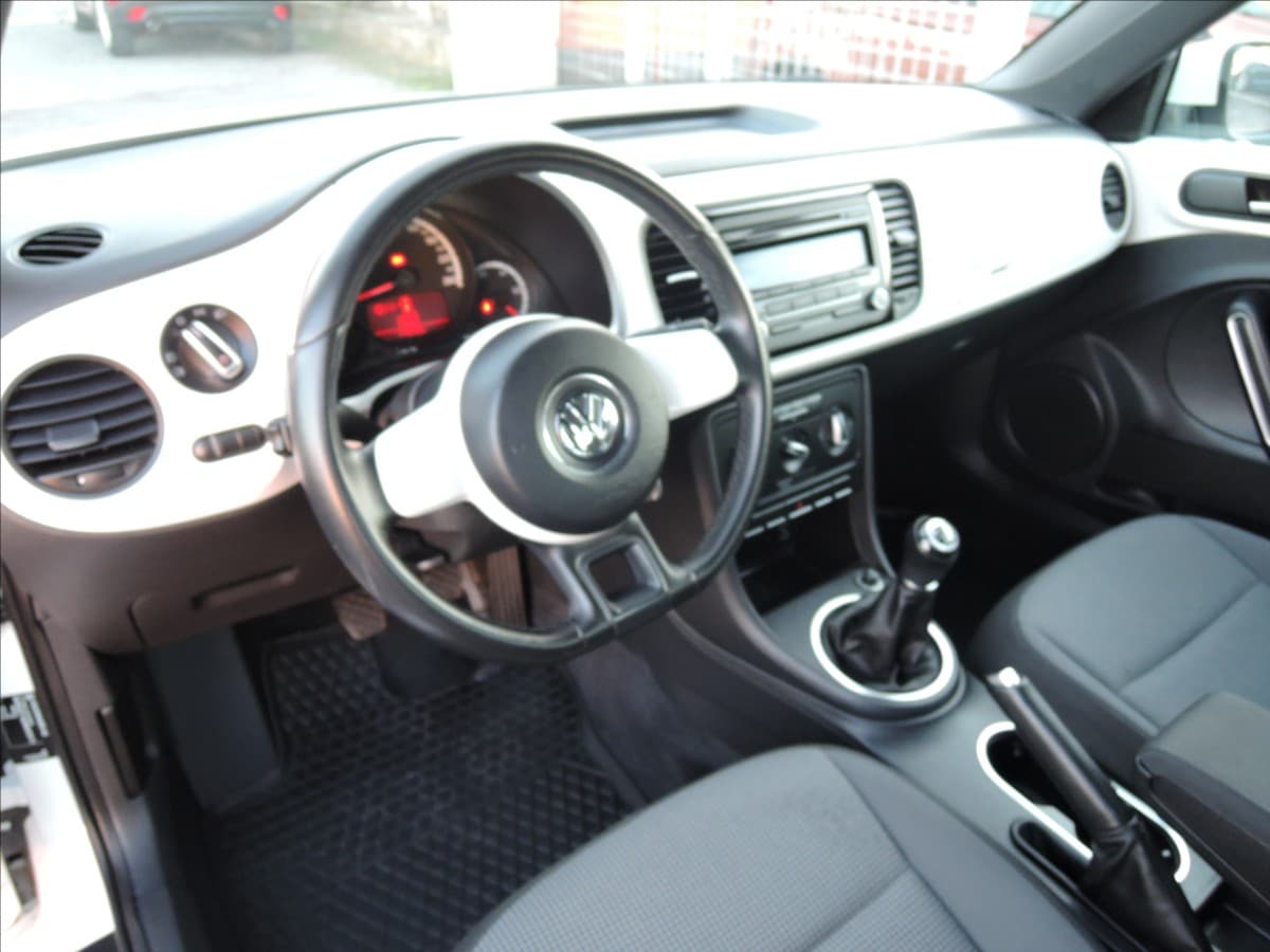 2012 Volkswagen Beetle - 9