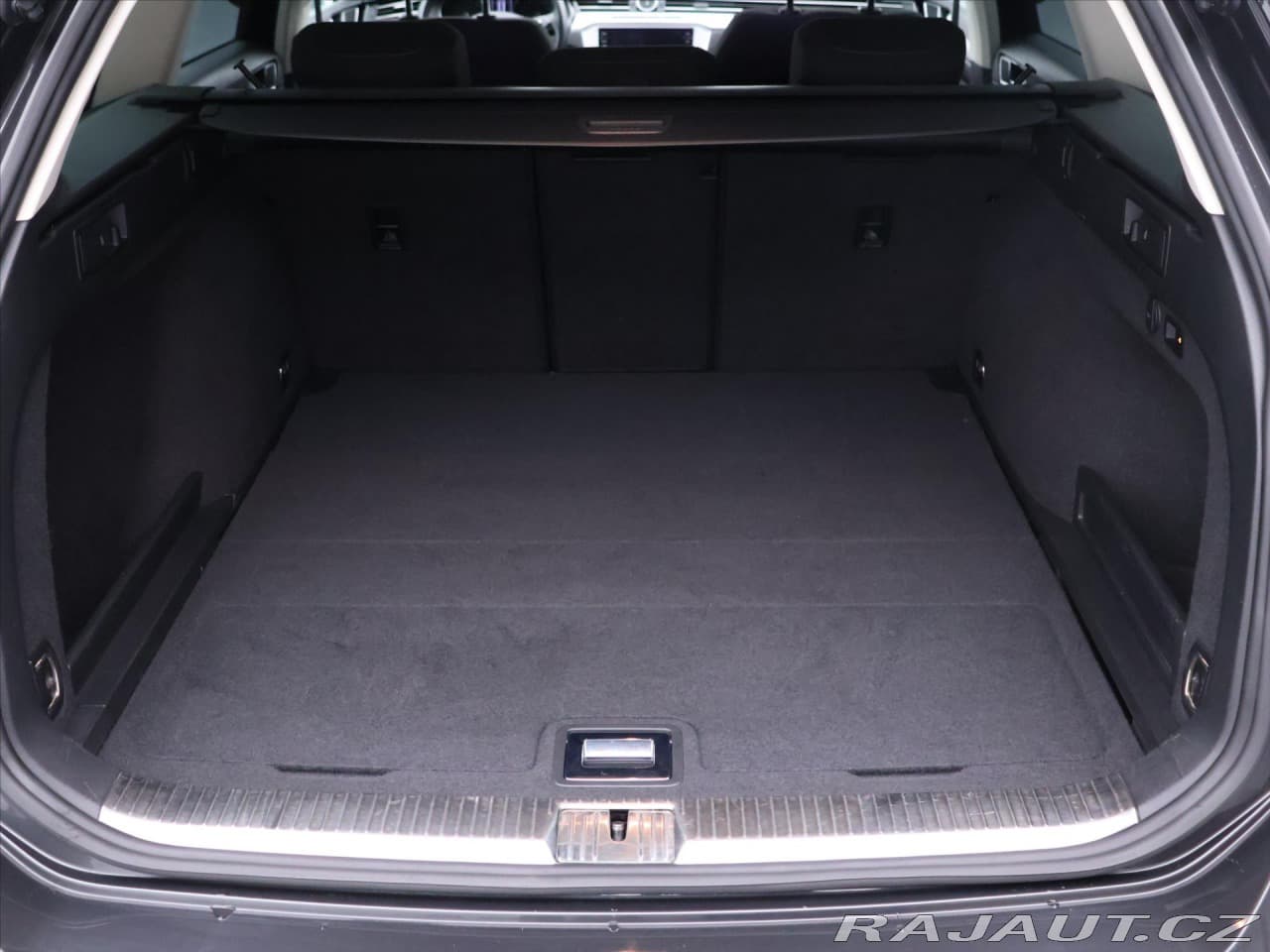 2019 Volkswagen Passat - 10