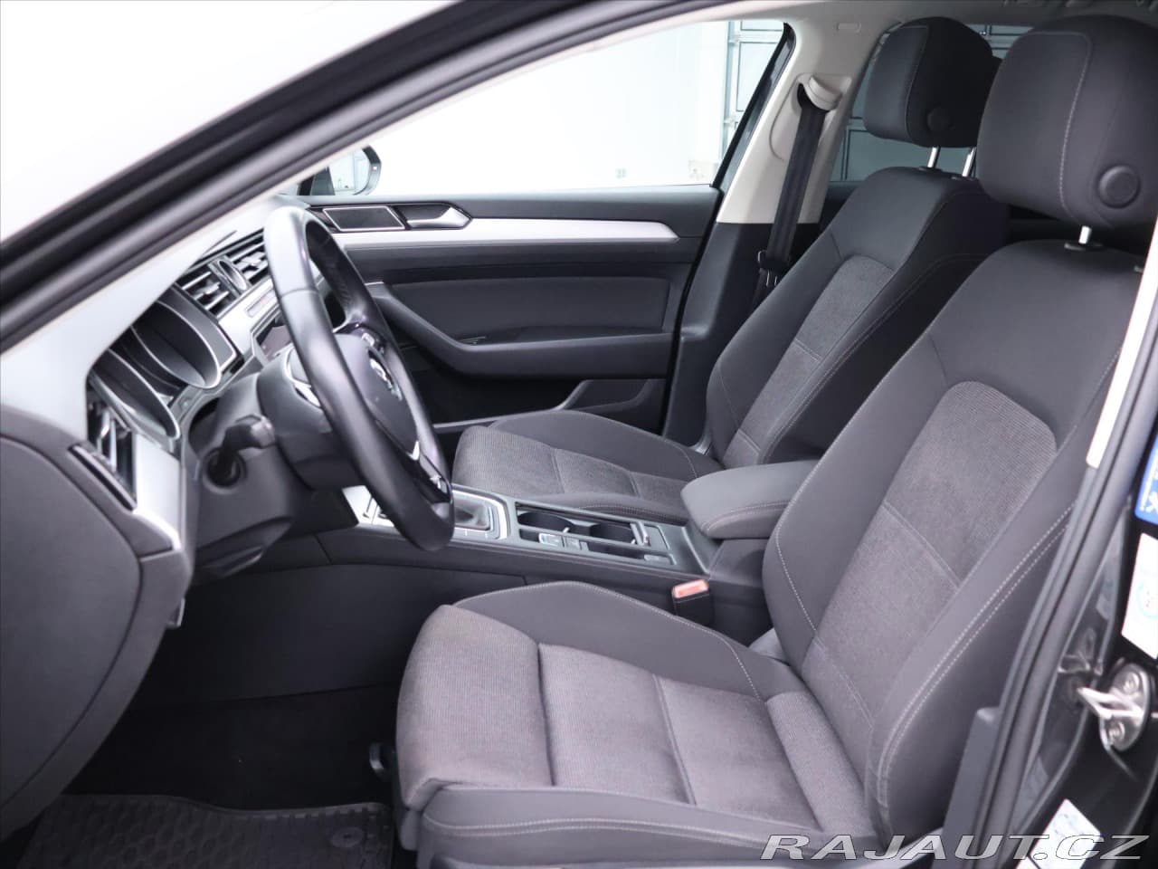 2019 Volkswagen Passat - 12